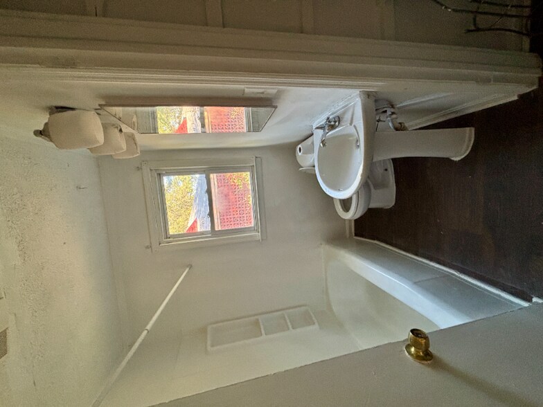 Building Photo - 231 Richmond Dr NW