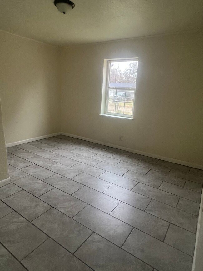 Building Photo - Home for Rent $1000