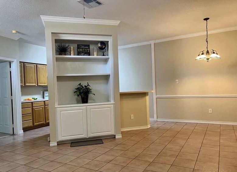 Building Photo - 215 Navarro Dr