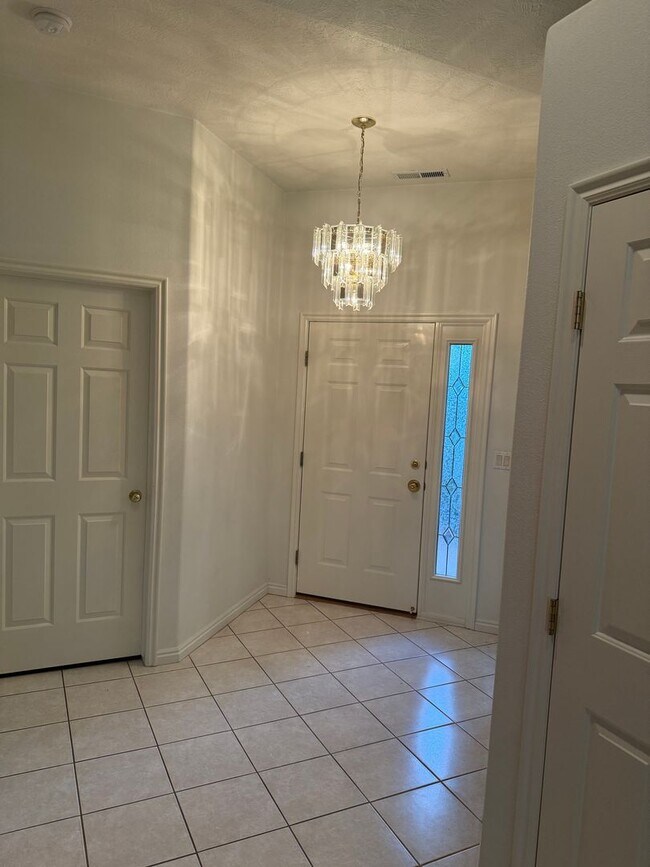 Building Photo - Single-Level Home in St. George with Community Pool, Gym, and More!