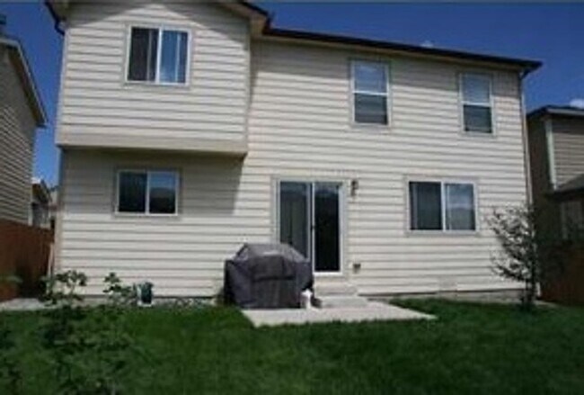 Building Photo - Lovely Gleneagle Charmer!