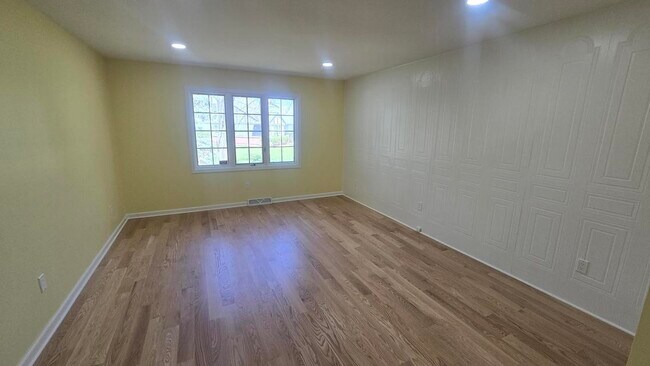 Building Photo - 2112 Quincy Ct