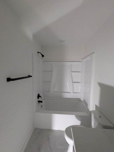 Building Photo - 2105 Vista Encino