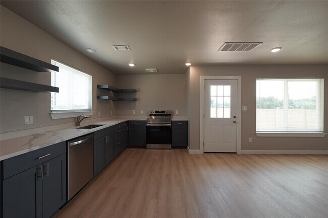 Building Photo - 108 Sandy Oaks Loop