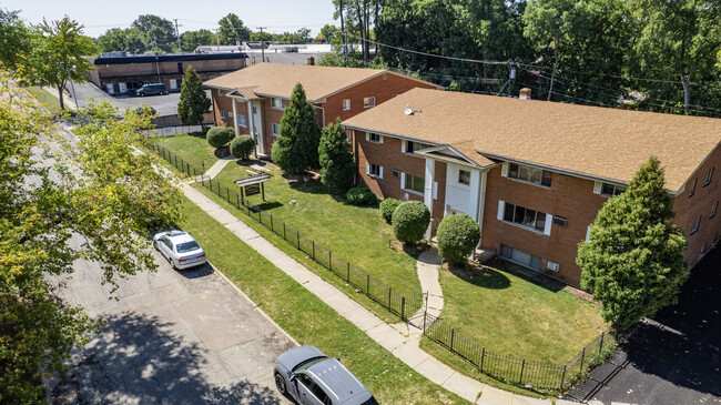 Primary Photo - Williamsburg Apartments