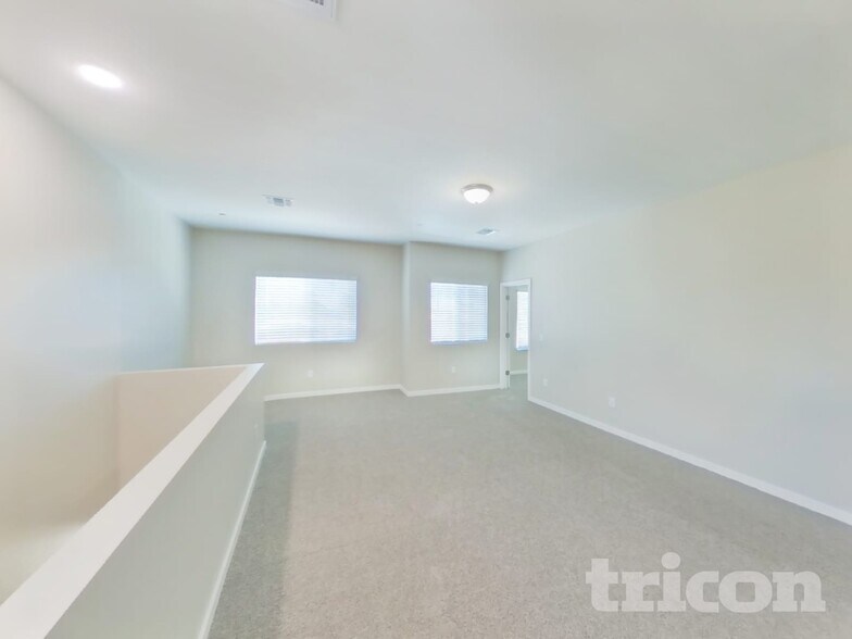 Building Photo - 4537 E Granada St