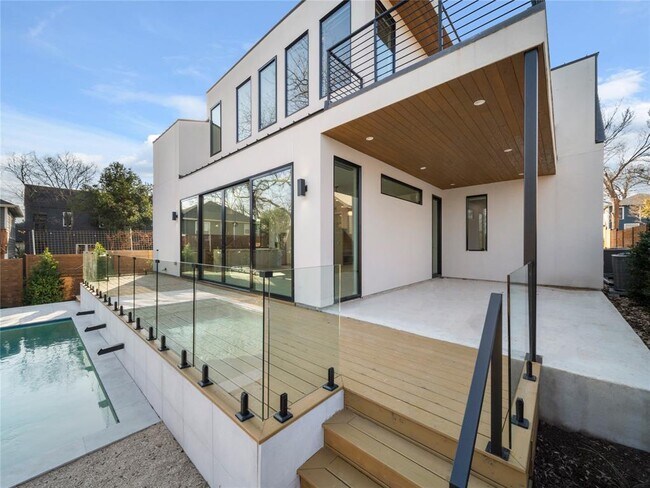 Building Photo - 2107 Brackenridge St