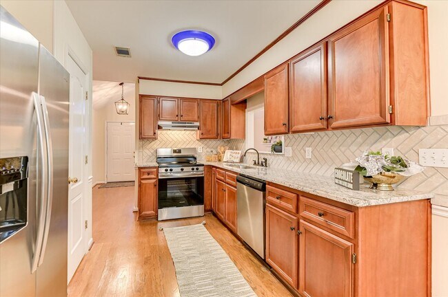 Building Photo - 4655 Wellington Ct