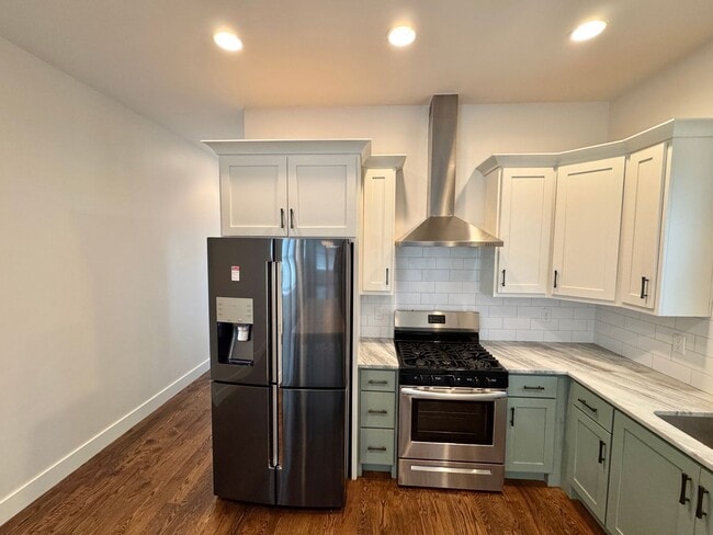 Building Photo - Amazing Location - 3 Bed, 2.5 Bath w/ Vaulted Ceilings and Covered Deck