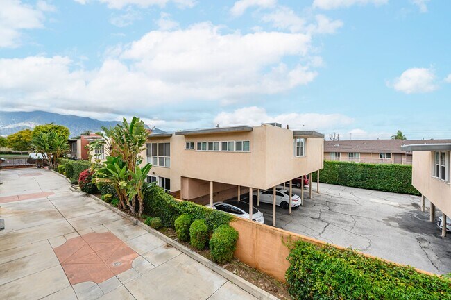 Building Photo - Three bedroom condo for lease in Arcadia