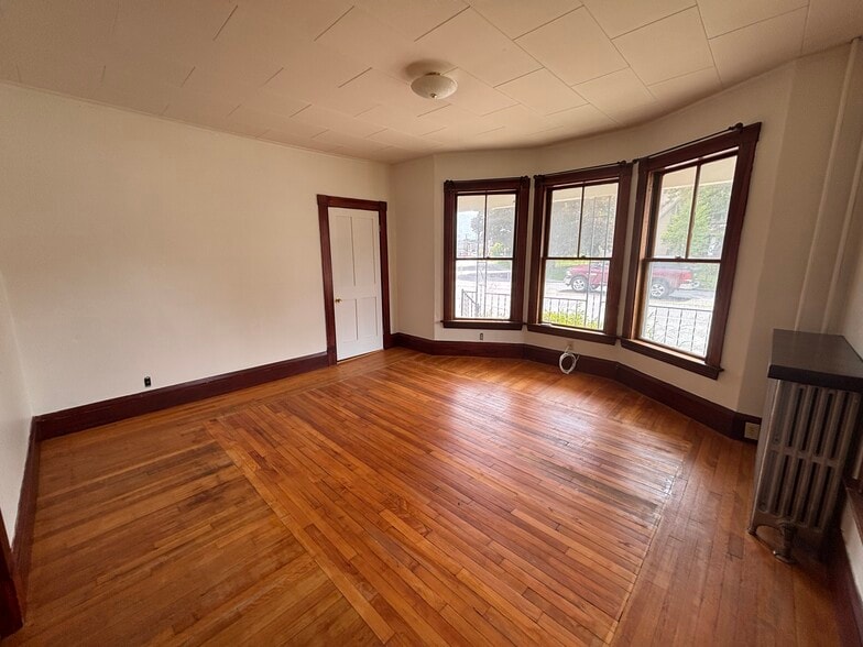 Bedroom 1 - 216 Russell St