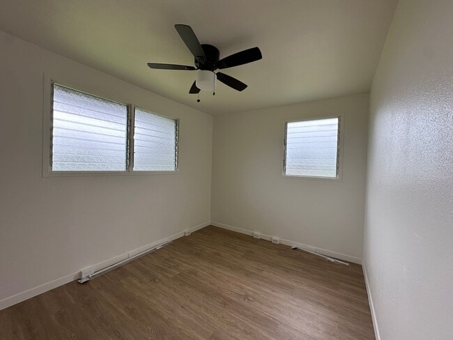 Building Photo - 3BD/2BA with extra living space