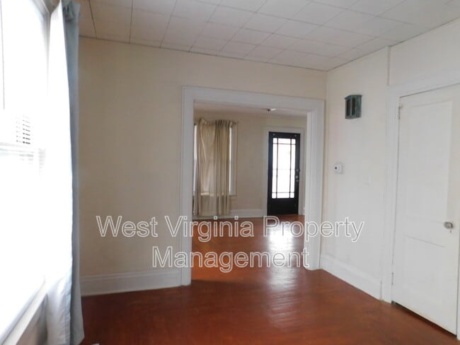 Building Photo - 54 Hunt Ave