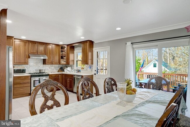 Building Photo - 6608 Spring Valley Dr