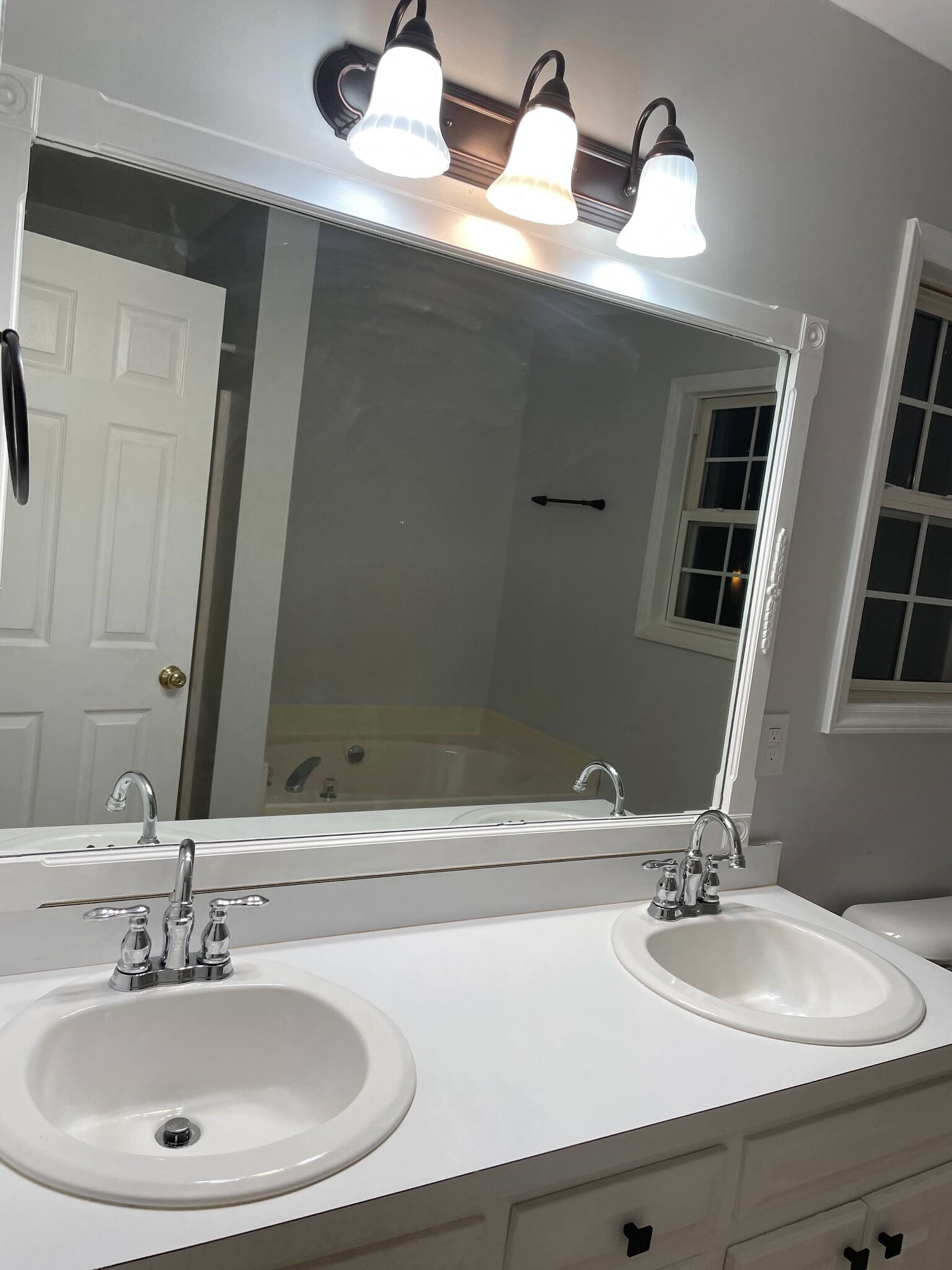 Master Bathroom - 104 Ironwood Ln