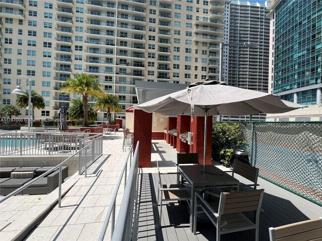 Building Photo - 1155 Brickell Bay Dr