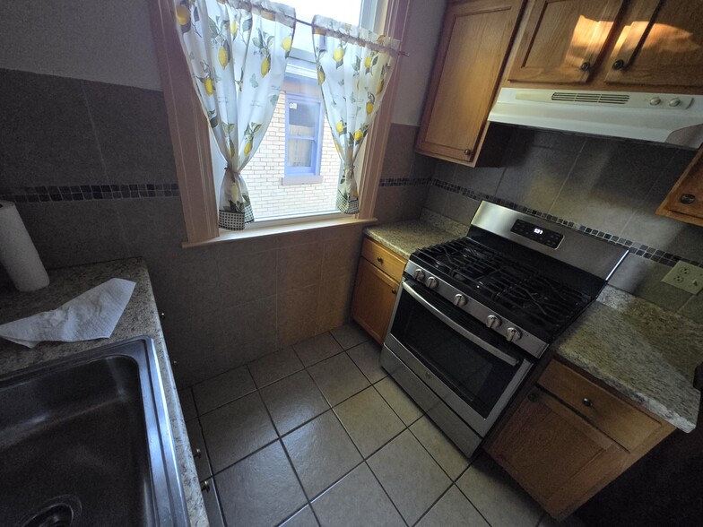 Building Photo - 2325 Reading Rd