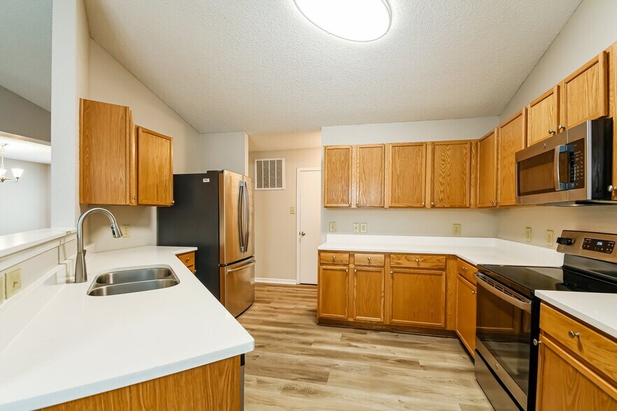 Building Photo - 8835 Youngs Creek Ln
