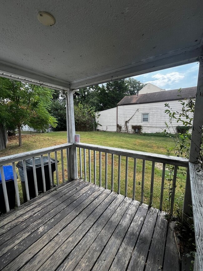 Building Photo - PORTLAND HOME WITH YARD