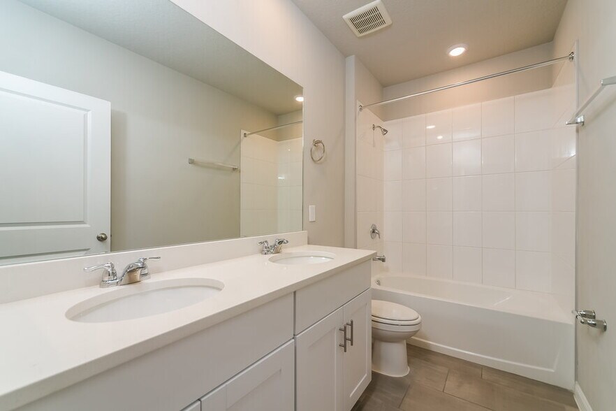 Building Photo - 1142 Oak Vly Dr
