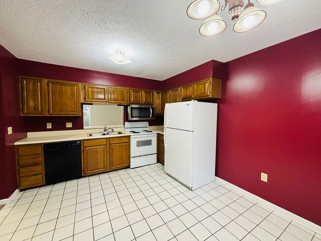 Building Photo - 931 Lora Ln