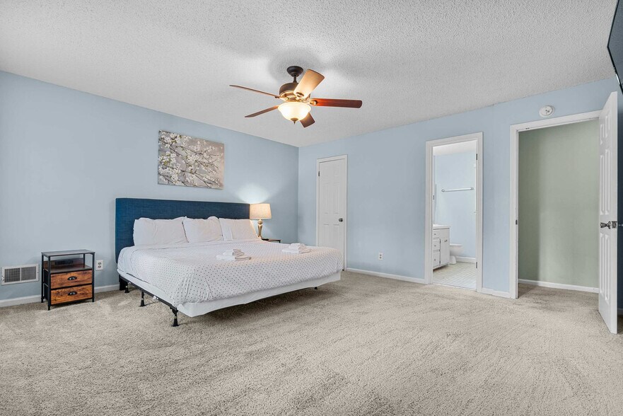 Building Photo - 2205 Cardington Dr