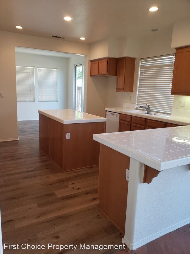 Building Photo - 4 br, 3 bath House - 1599 Alberhill Street