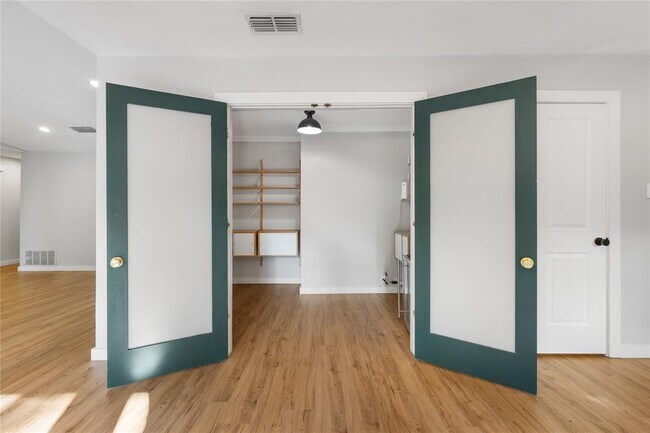 Building Photo - 7505 Burly Oak Cir