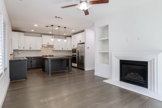 Building Photo - 4 Bed / 3 Bath San Bruno home in highly de...