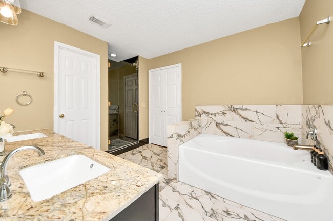 Building Photo - 1111 Cascade Creek Dr