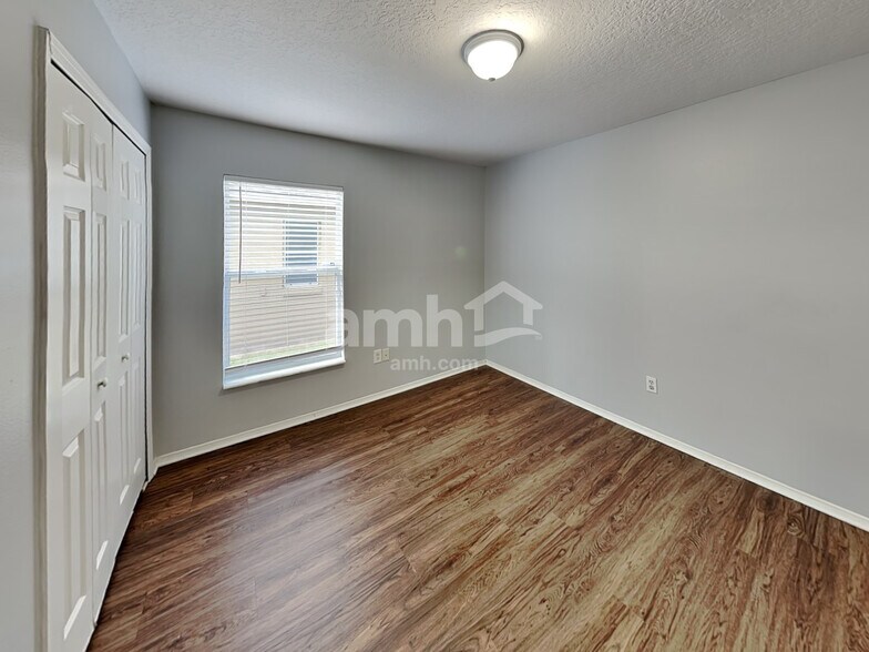 Building Photo - 2328 Hickory Pine St