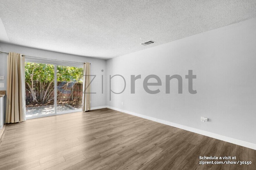 Building Photo - Unit