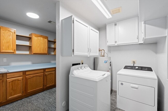 Building Photo - Manhatton