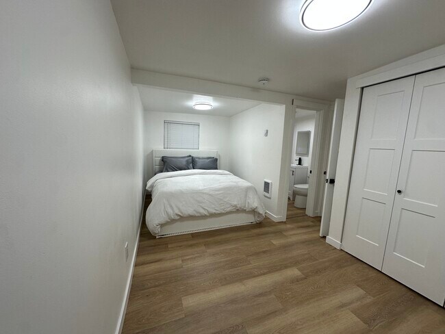 Building Photo - 1747 NE 147th St