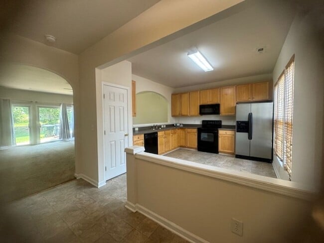 Building Photo - Blending Relaxation & Sophistication to Create the Ideal Place. Limited-Time Offer: Get 1 Month F...