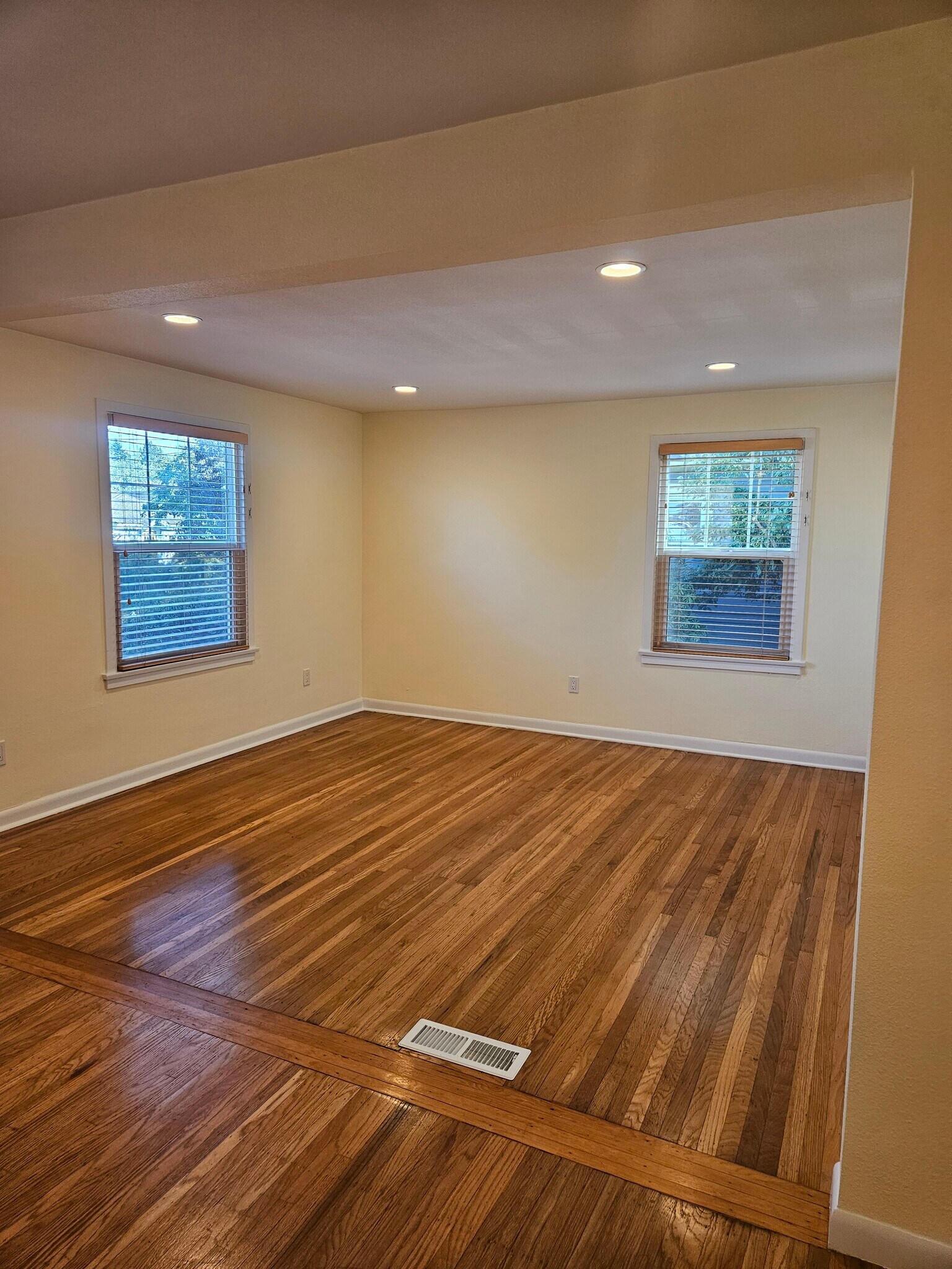 Office area/den - 1427 27th Ave