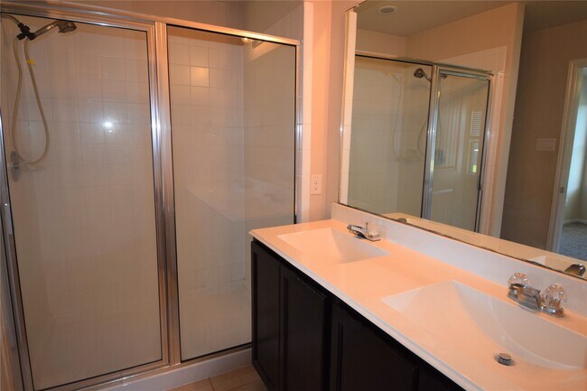 Building Photo - 3042 Village Creek Dr