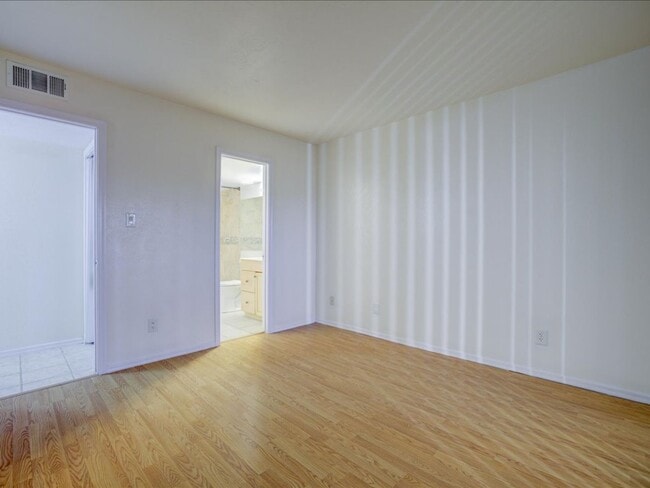 Building Photo - Charming 2-Bedroom, 2-Bath Home with Community Pool