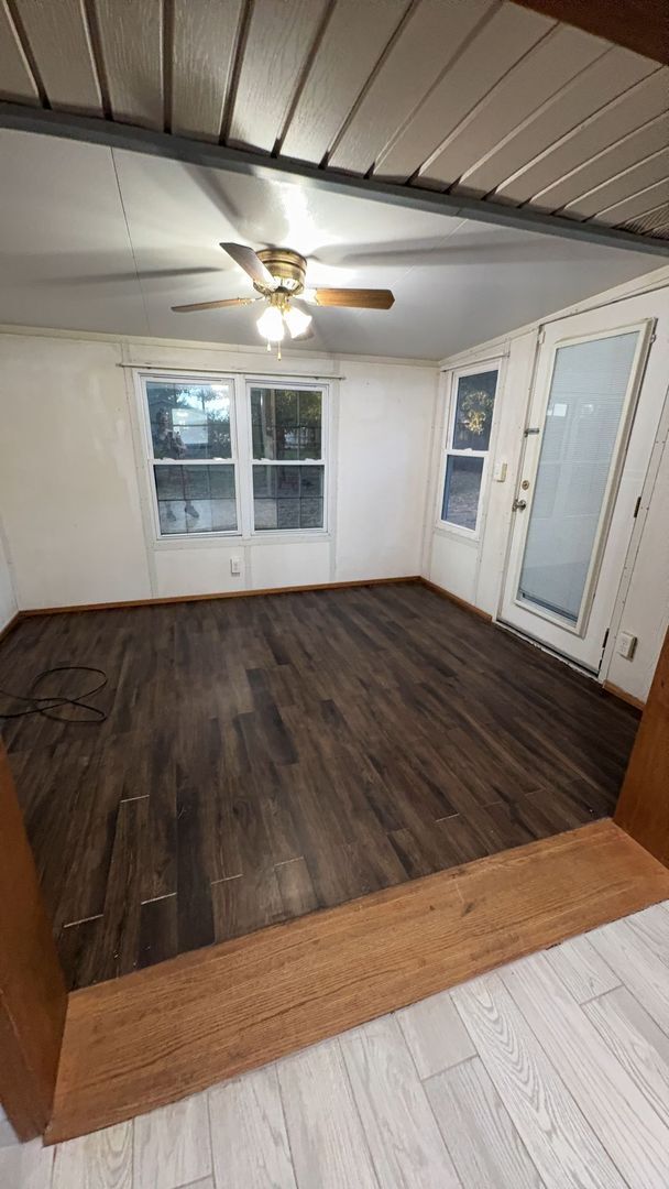 Building Photo - 706 Chisholm Trail