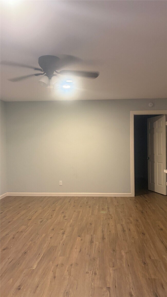 Building Photo - 4624 Bell St