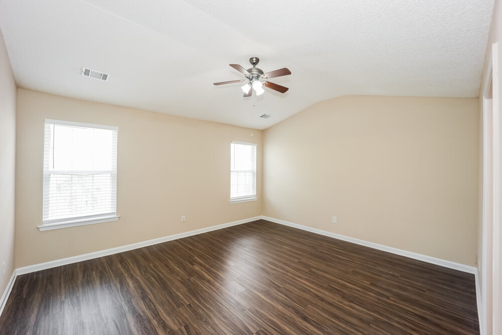 Building Photo - 2167 Red Oak Cir