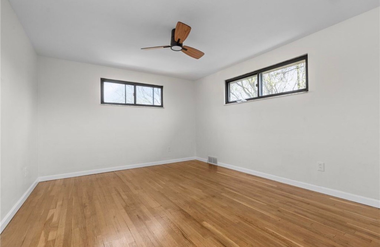 Building Photo - 548B Firethorne Dr