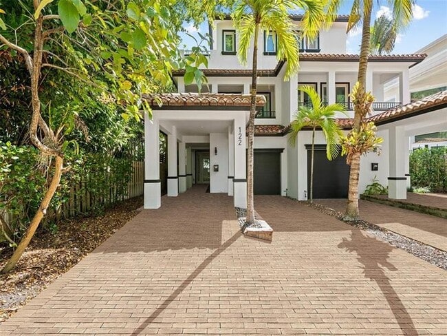 Building Photo - 122 NE 16th Terrace