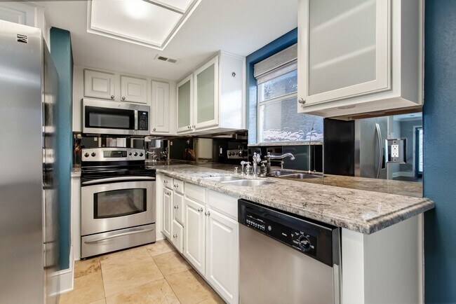 Building Photo - 10205 Regal Oaks Dr