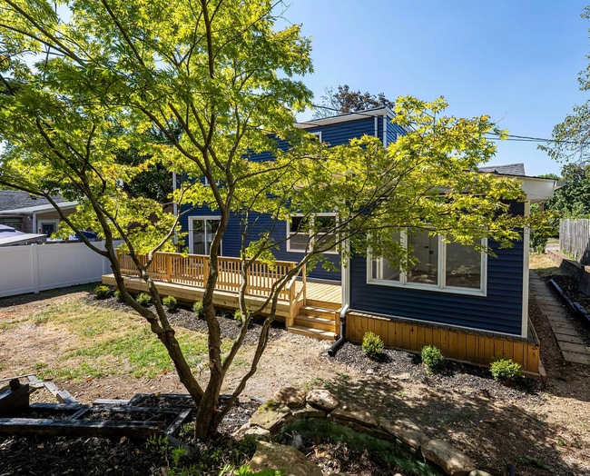 Building Photo - 5584 Morning St