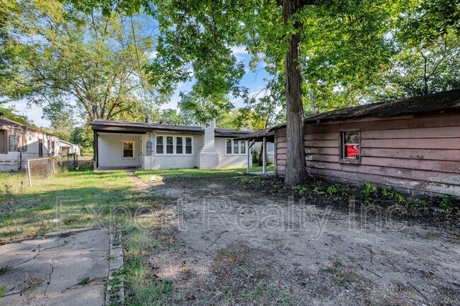 Building Photo - 1861 Woodland Ave SW