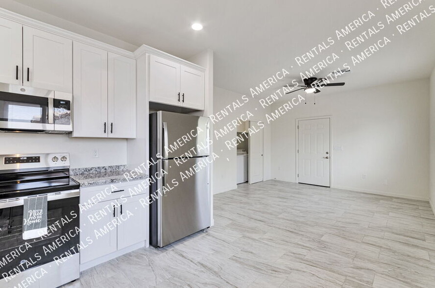 Building Photo - 3727 N Stone Ave