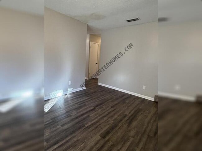 Building Photo - 8404 Shelley Dr