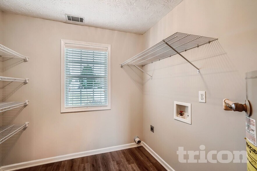 Building Photo - 80 Maple Trace