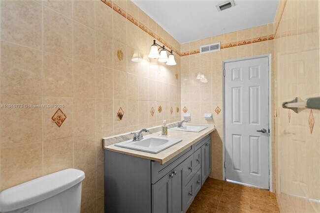 Building Photo - 19631 NW 6th Ct